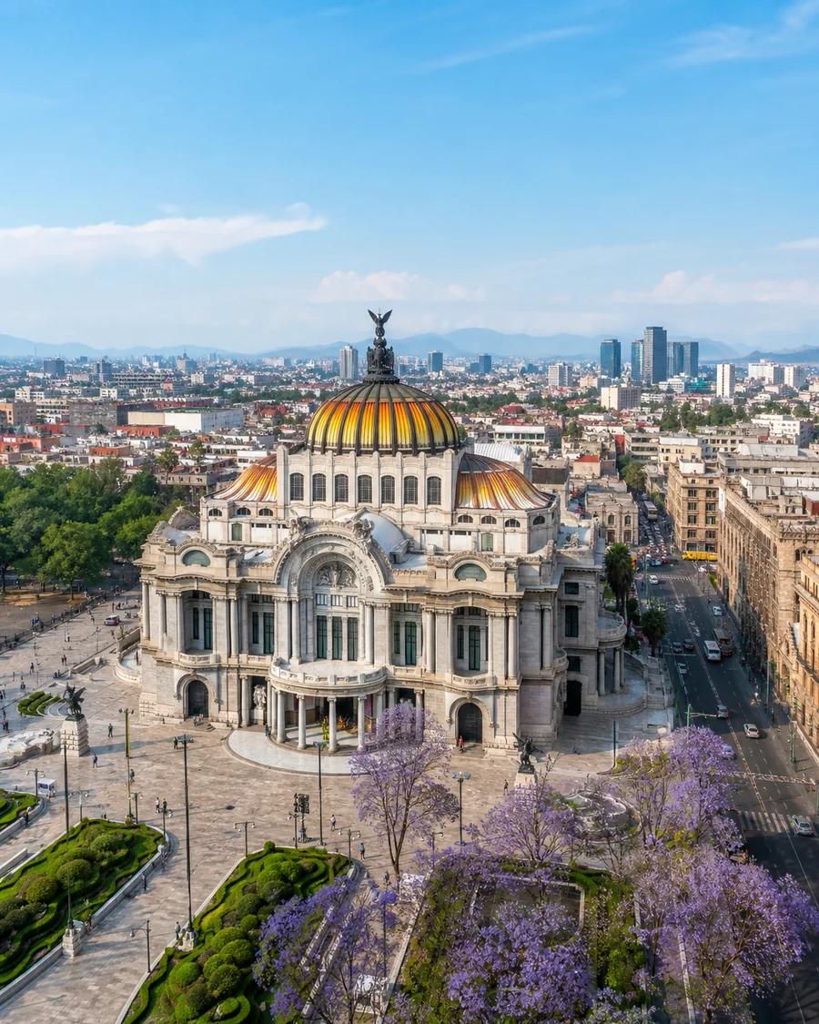 Viajero usando una eSIM Fylo para México